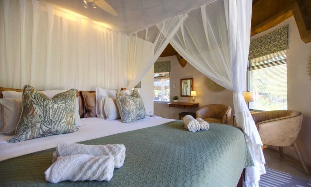 Big-5, luxury Rondavel room - 5-star Lengau Lodge - Kruger National Park - luxury cushions on the beds and make-up dressing table