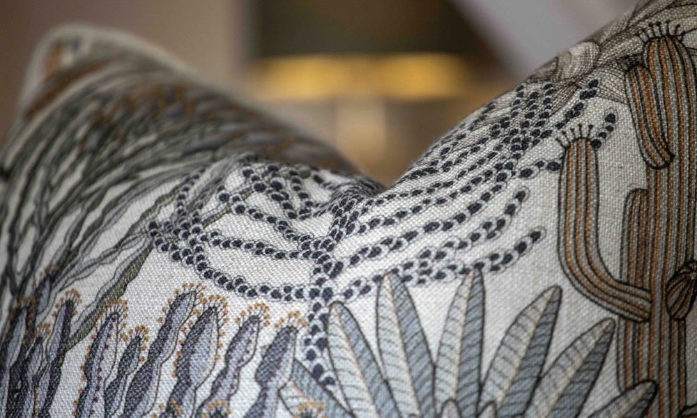 Big-5, luxury Rondavel room - 5-star Lengau Lodge - Kruger National Park - luxury cushions on the beds
