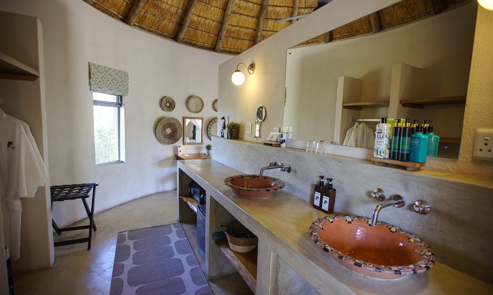 Lengau Lodge - Kruger National Park - Kudu luxury Rondavel room - double XL bed mosquito netting, dressing table, private terrace with view to waterhole