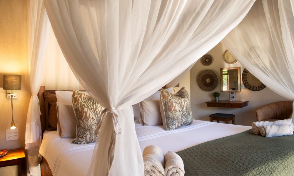 Lengau Lodge - Kruger National Park - Kudu luxury Rondavel room - double XL bed mosquito netting, dressing table, private terrace with view to waterhole