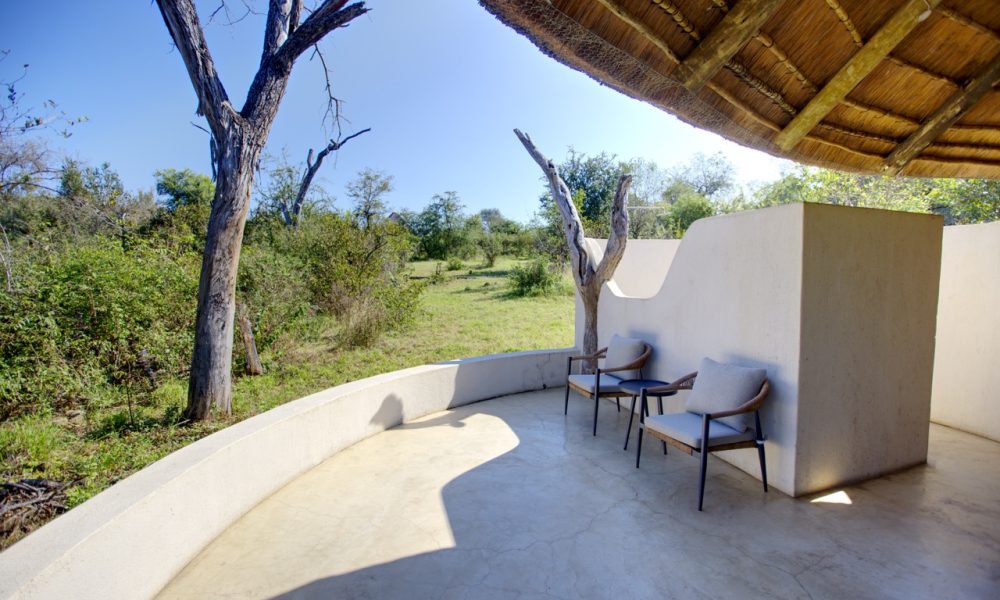Lengau Lodge - Kruger National Park - Kudu luxury Rondavel room - double XL bed mosquito netting, dressing table, private terrace with view to waterhole