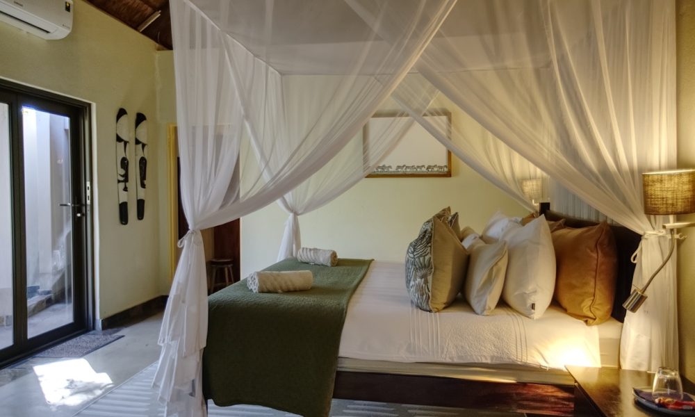 Zebra, Family Room - Lengau Lodge - Kruger National Park - King size XL bed in spacious room