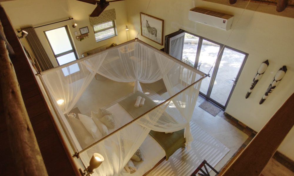 Zebra, Family Room - Lengau Lodge - Kruger National Park - spacious room with sitting corner and two double XL beds