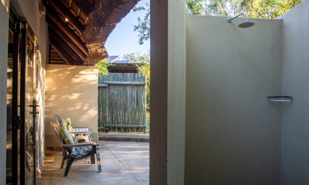 Zebra, Family Room - Lengau Lodge - Kruger National Park - spacious room with sitting corner and two double XL beds. Outside shower and private terrace.